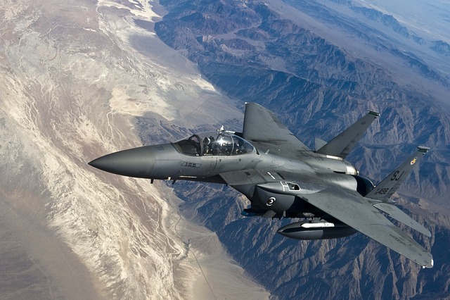 photo d un avion de chasse moderne